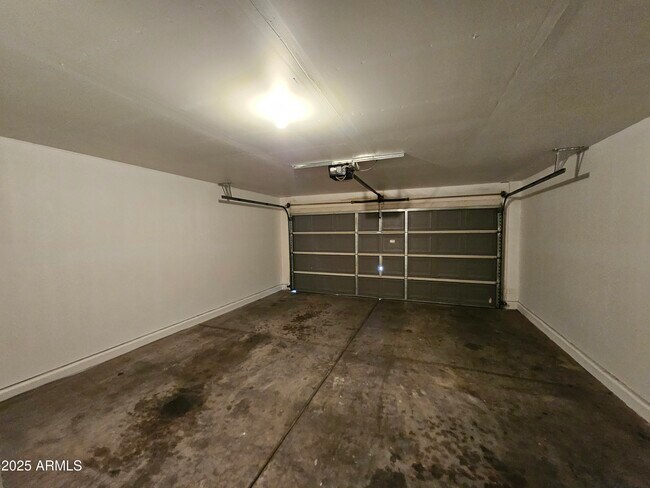 Building Photo - 674 W Kingman Loop