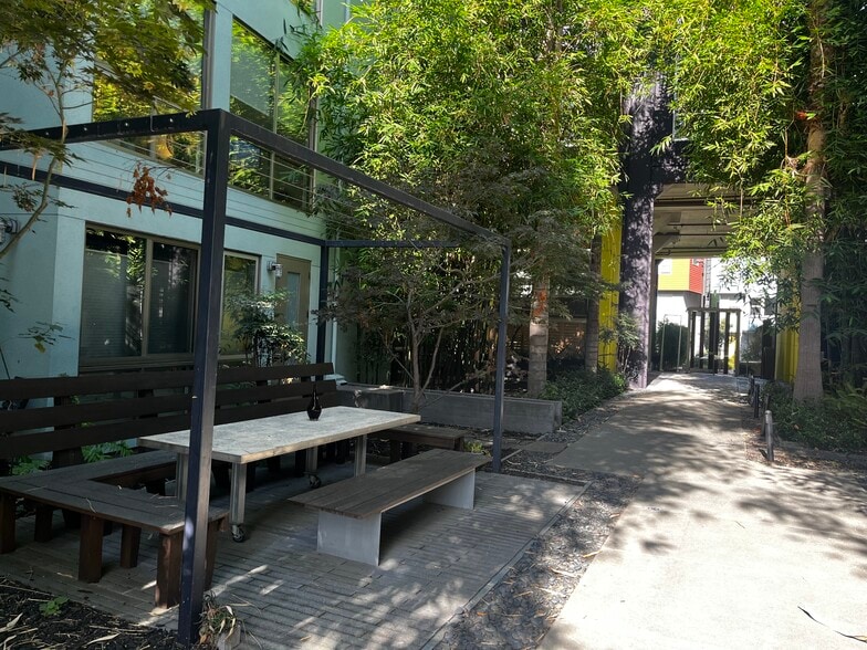 Communal Space - 1201 Pine St