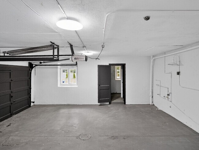 Building Photo - 1085 Ridge Rd