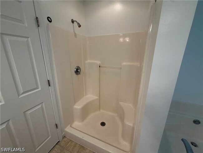 Building Photo - 250 Leawood Cir