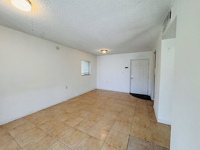 Building Photo - 1068 Benoist Farms Rd