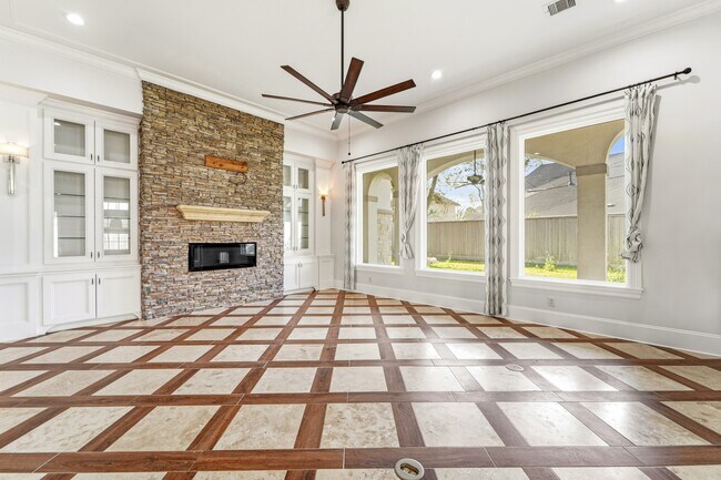 Building Photo - 5637 Overbrook Ln