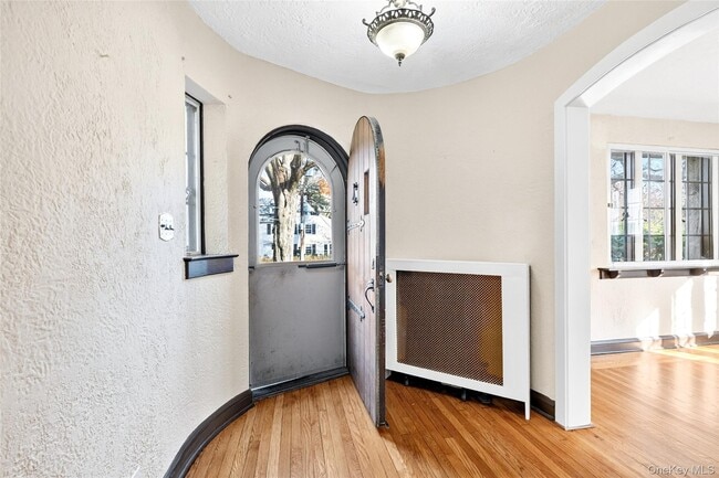 Building Photo - 5 Seymour Pl