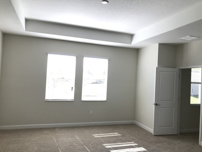 Building Photo - Large 4/3 Lake Front Executive Home with 3...