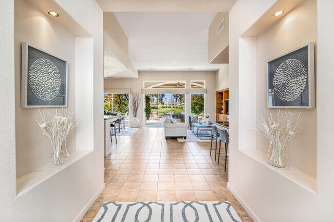 Building Photo - 701 Indian Ridge Dr