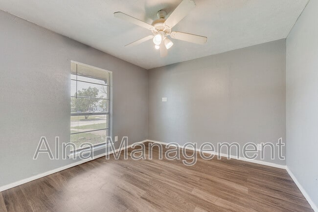 Building Photo - 3108 Oak Hill Rd