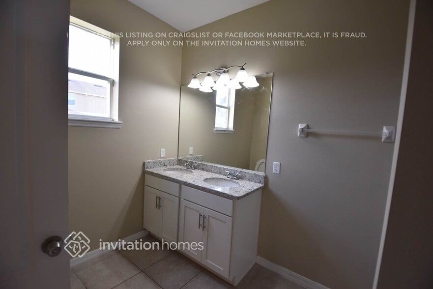 Building Photo - 1527 Diamond Falls Way