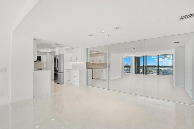 Building Photo - 2697 N Ocean Blvd