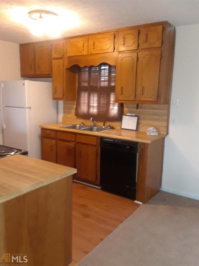 Building Photo - 995 Green St SE