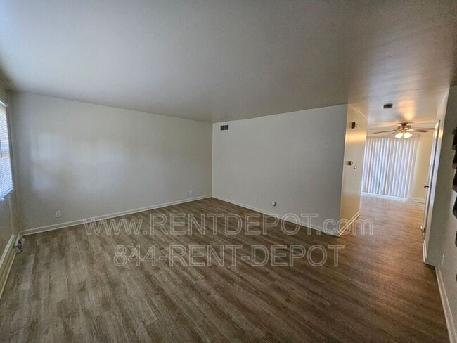 Building Photo - 7101 Pinehurst Dr