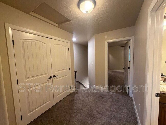 Building Photo - 2075 S Sir Monte Dr