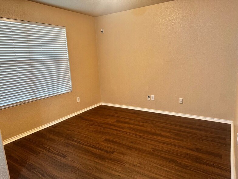Building Photo - 8642 Brisa Royale