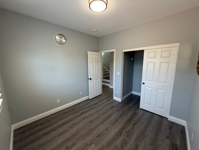 Building Photo - AVAILABLE NOW! LEASE TODAY! 4 Bedroom 3 Bath Elk Grove Home with Bonus Room!