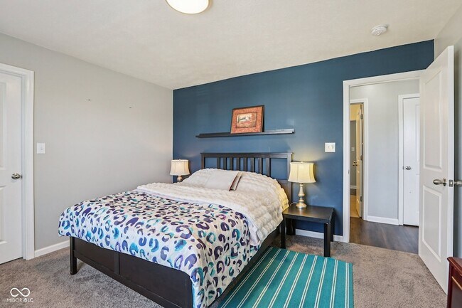 Building Photo - 6673 Laurelwood Dr