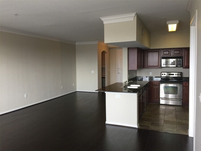 Building Photo - 7575 Kirby Dr