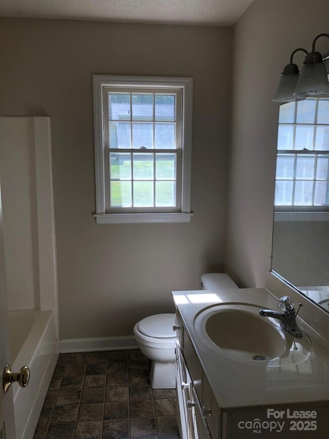 Building Photo - 829 Edgecombe Ln