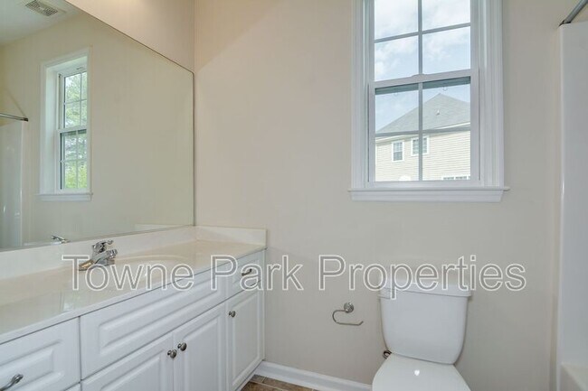 Building Photo - 1111 Hunters Cove