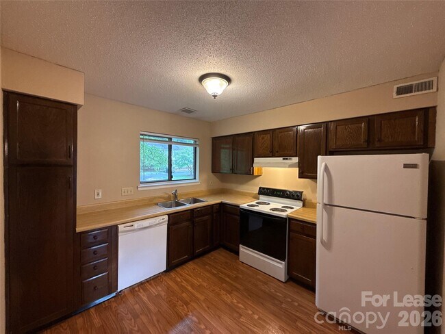 Building Photo - 2800 Heathstead Place