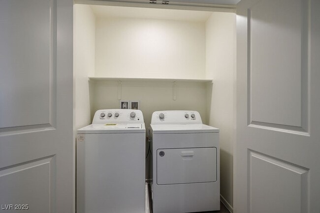 Building Photo - 9911 Dandelion Hls St