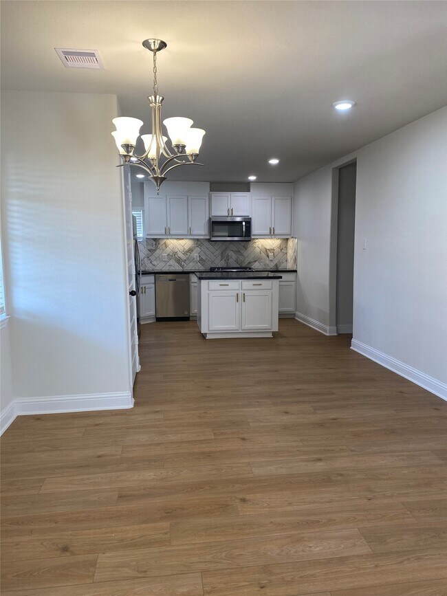 Building Photo - 4901 Winnetka St