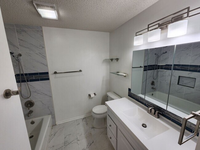 Building Photo - 2-Car Garage + Washer & Dryer + Recently Updated! Available September 3rd!