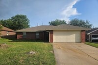 Building Photo - (3) Bed/(2) Bath Available NOW! Pet Negoti...
