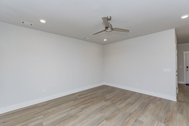 Building Photo - Monte Vista Townhomes