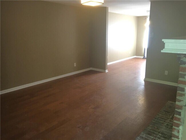 Building Photo - 335 Hamilton Ct