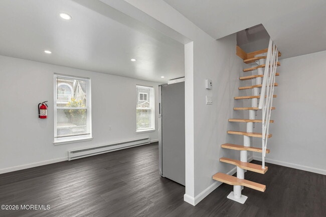 Building Photo - 18 5th St