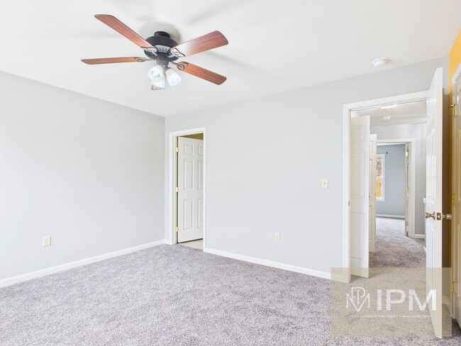 Building Photo - 1/2 First Months Rent!! Bright 2 Bed, 1.5 Bath Townhome in New Cumberland!