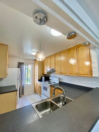 Building Photo - 3 Bedroom Condo in Clairemont with Spaciou...