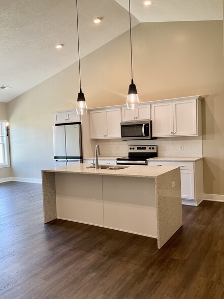 Building Photo - 123 Beacon Harbor Pky