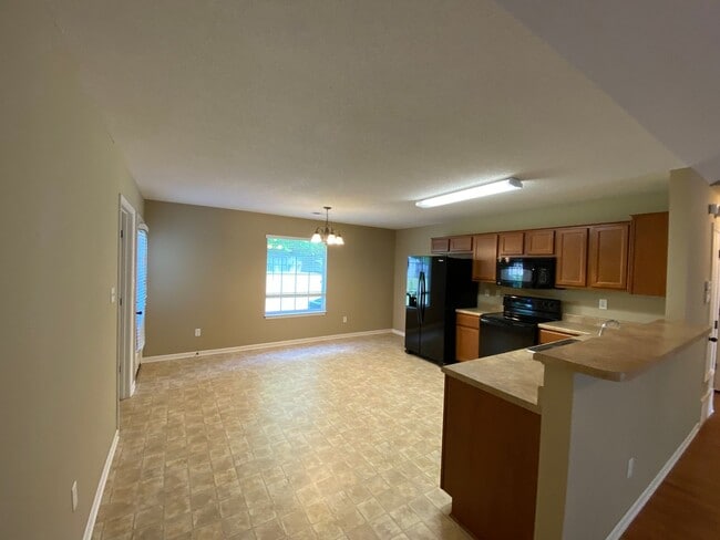 Building Photo - SPRING LAKE ADORABLE HOME with Backyard Fence