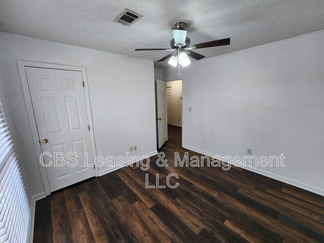 Building Photo - 710 Rodney St