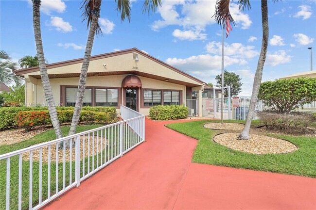 Building Photo - 313 Knotty Pine Cir