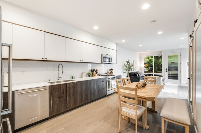 Building Photo - 2319 Franklin Ave E