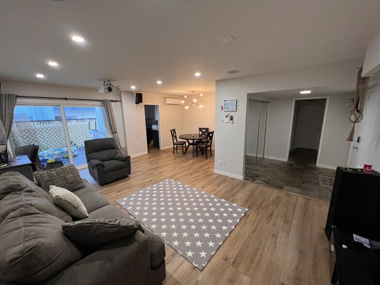 Building Photo - 5651 Sumner Way