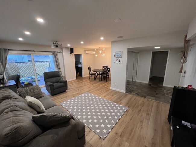 Building Photo - 5651 Sumner Way