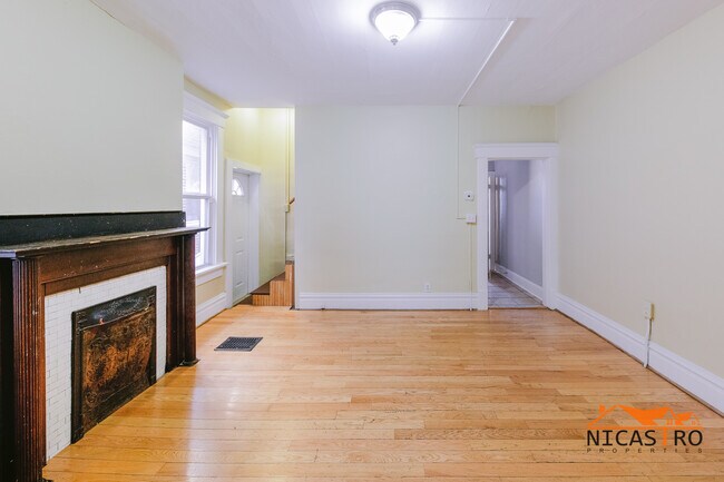 Building Photo - 138 E 11th Ave