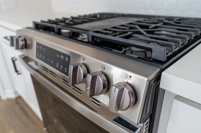 Building Photo - 5822 Westwood Shr Dr