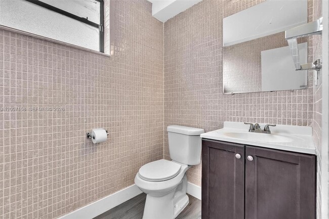 Building Photo - 14212 NE 4th Ave