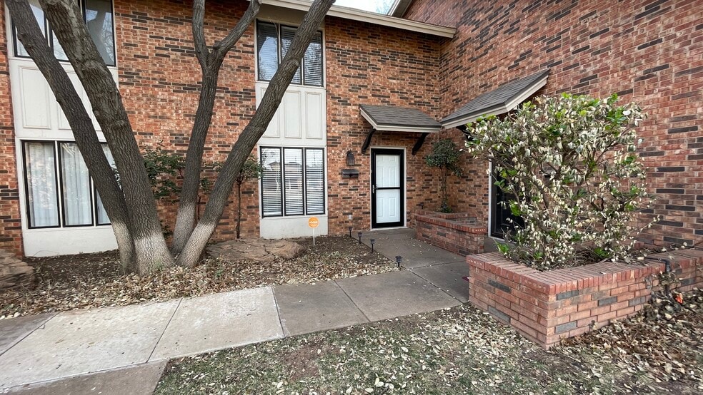 Building Photo - 2339 33rd St