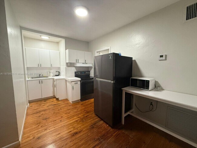 Building Photo - 1289 Marseille Dr