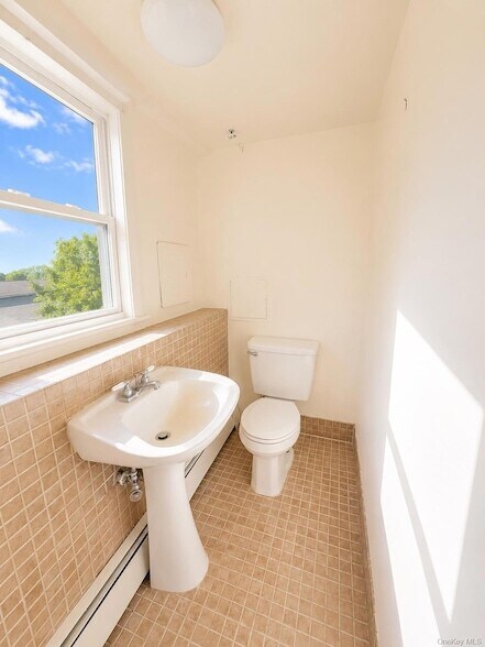 Building Photo - 36 Forest Dr