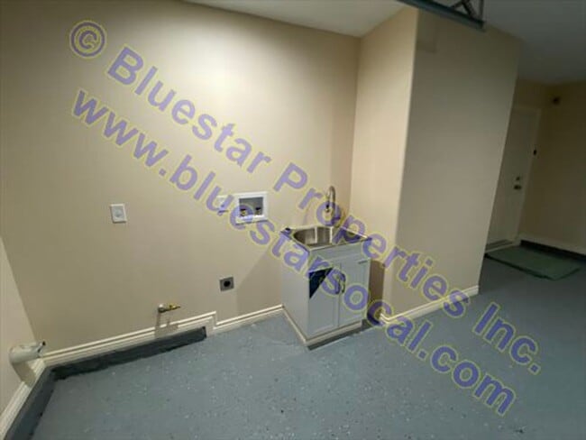 Building Photo - Just Listed in Victorville