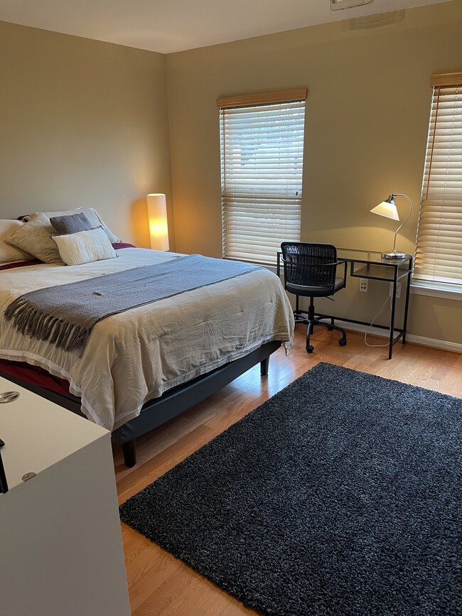 Building Photo - 6615 Schurtz St