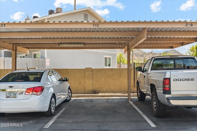 Building Photo - 1336 E Mountain View Rd