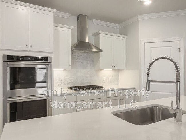 Building Photo - 208 Shortmarsh St