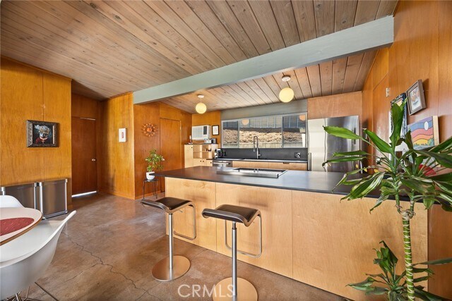 Building Photo - 1131 N Encanto St