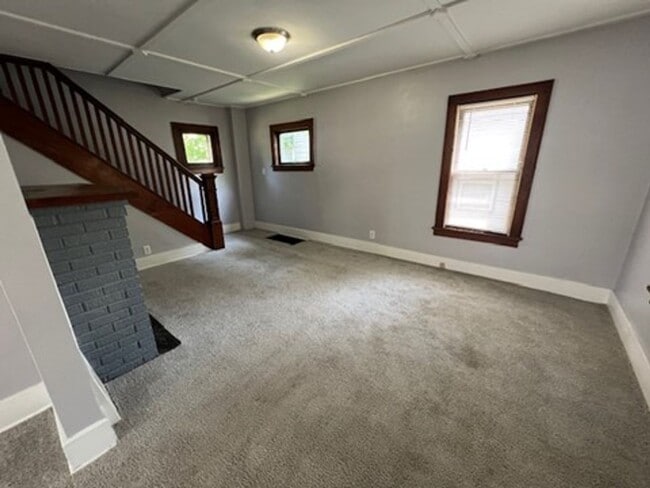 Building Photo - 1155 Big Falls Ave